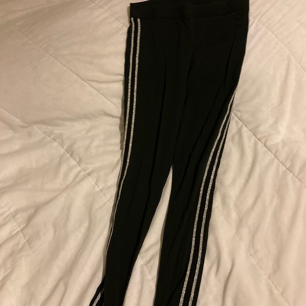 Black PINK Leggings w Grey Sparkles Down Sides, Size Medium, true to size ❤️